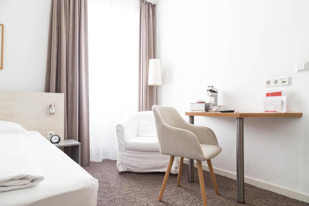 Max Hotel Duesseldorf Self-Check-In Exterior foto