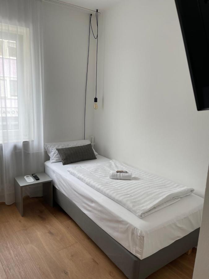 Max Hotel Duesseldorf Self-Check-In Exterior foto