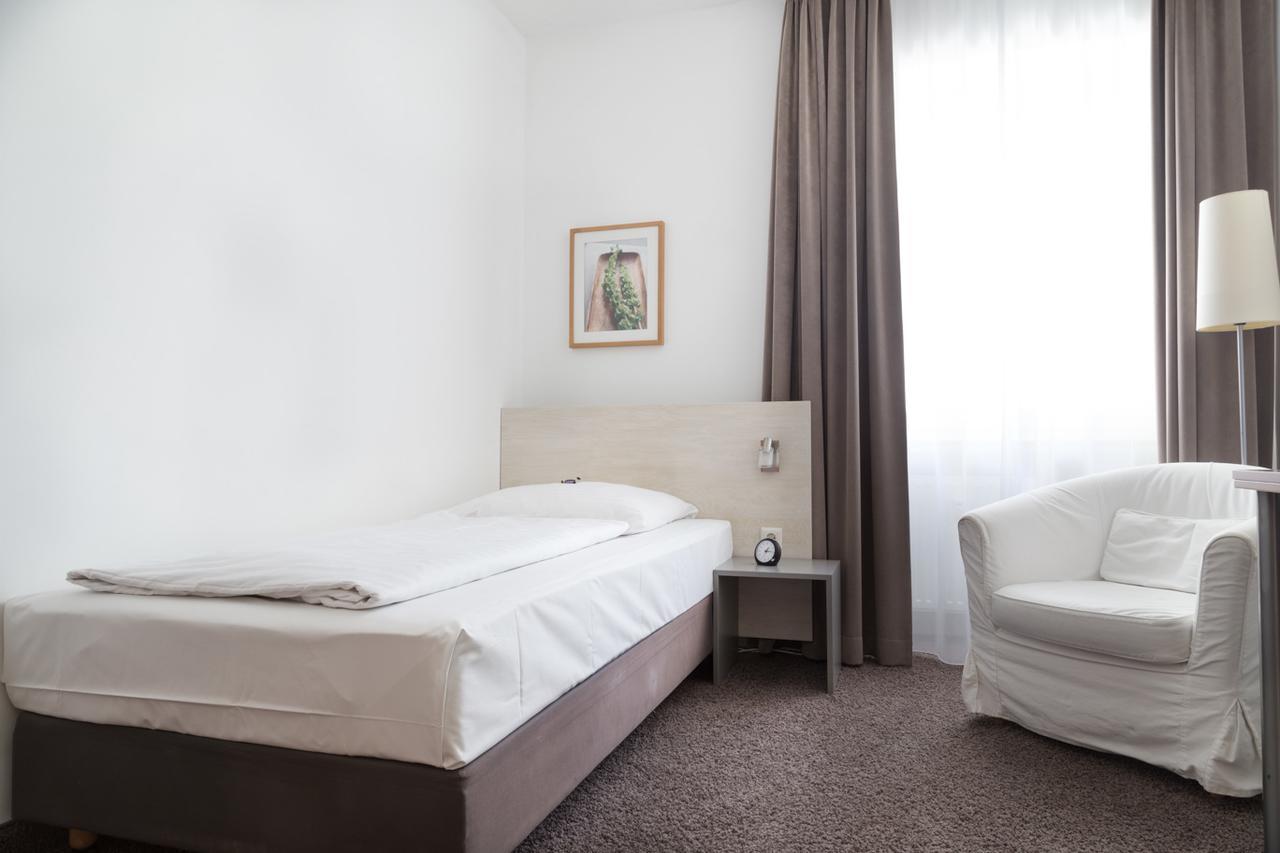 Max Hotel Duesseldorf Self-Check-In Exterior foto